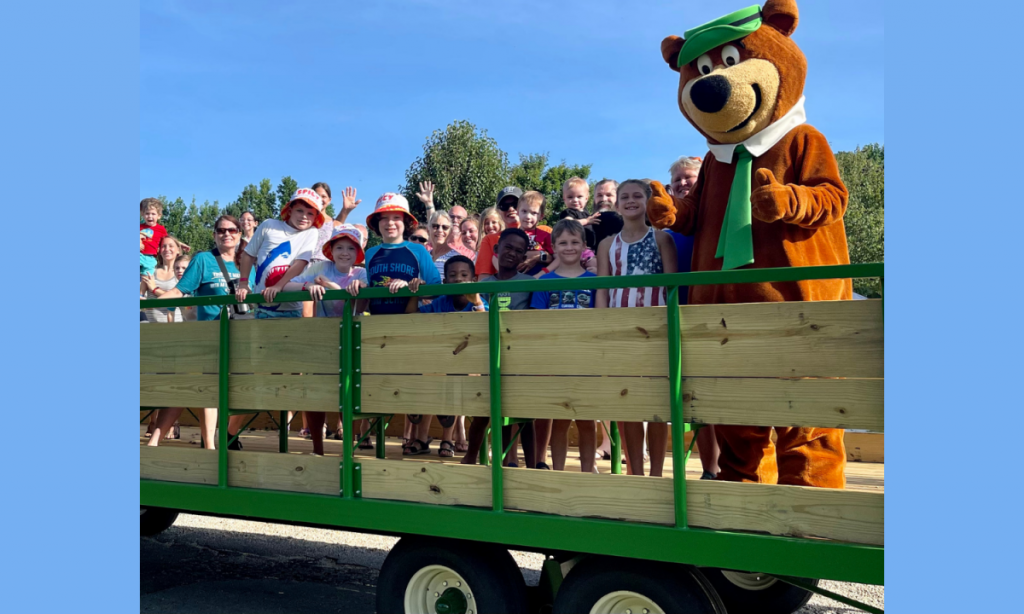 Yogi Bear Wagon Ride Jellystone Park Bremen