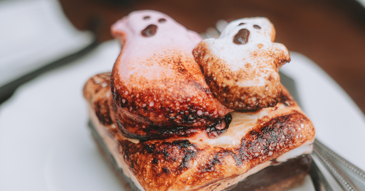 Enjoy These Fun Halloween S'mores During Spooktacular Weekends